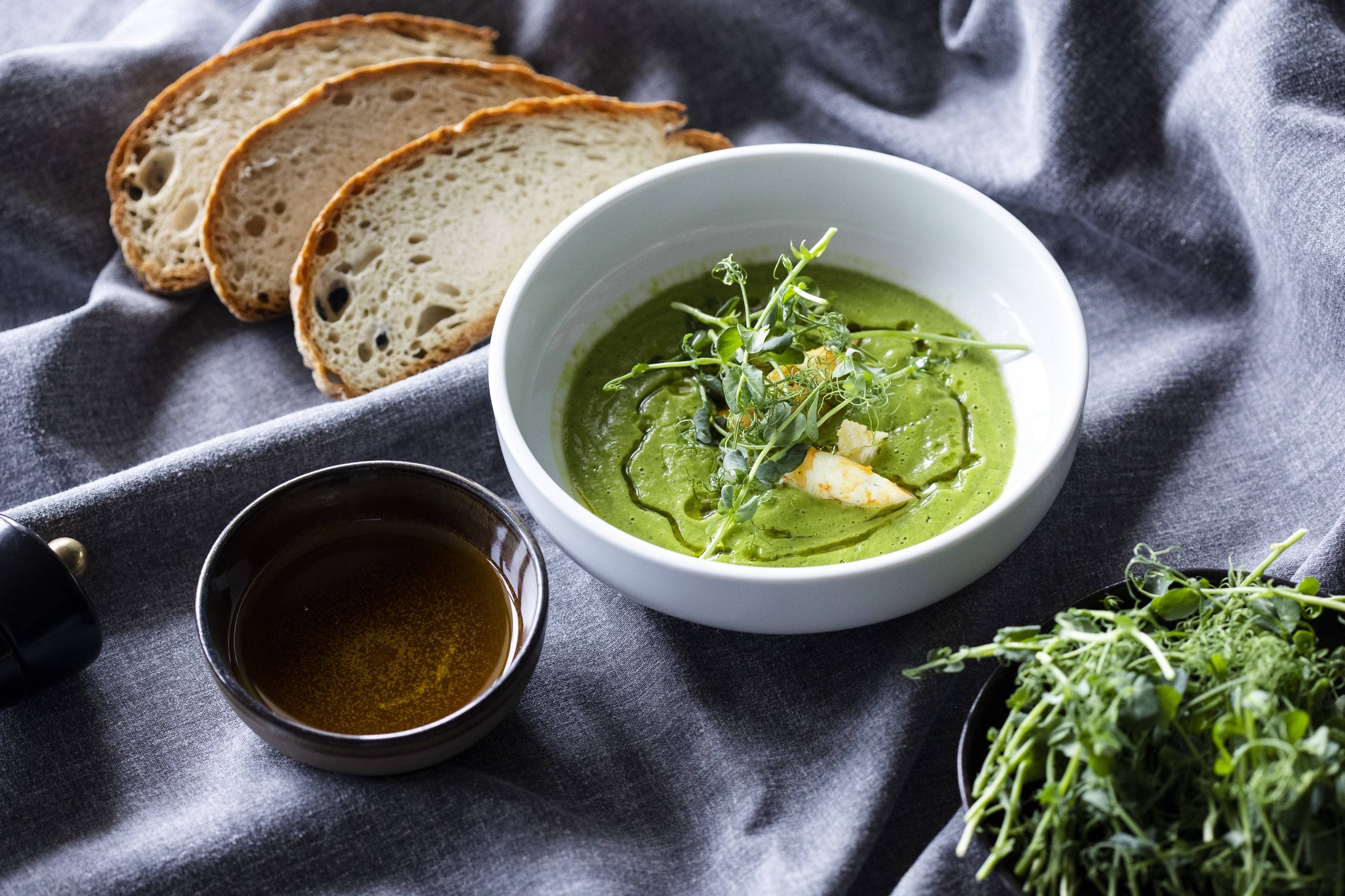 recipe image Σούπα Αρακά με Μυρώνια, Καυκαλήθρες και Γαρίδες