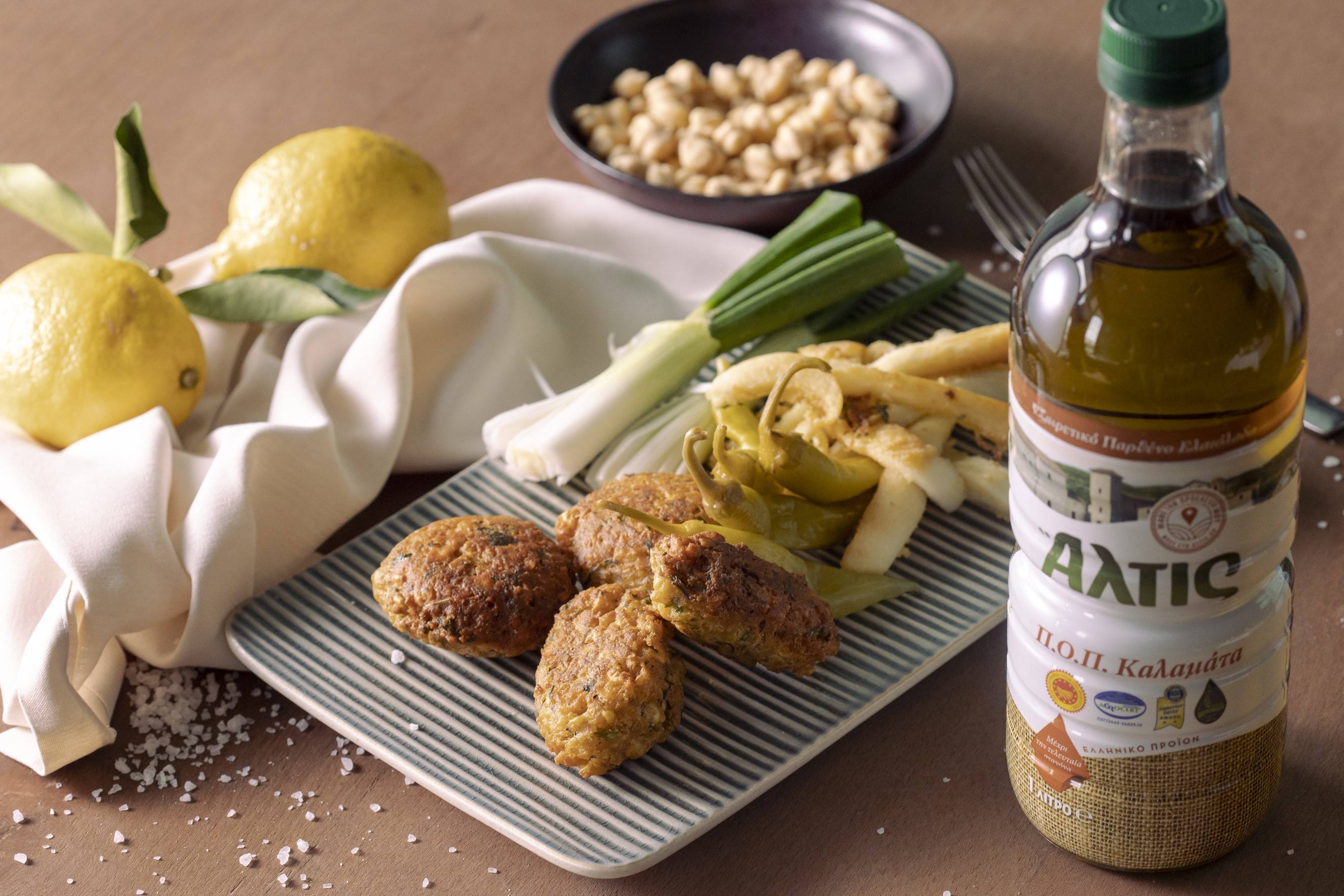 recipe image Ρεβιθοκεφτέδες με Τηγανιτές Σουπιές